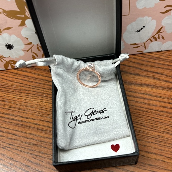 Beautiful rose gold Tiger Gems ring - Picture 6 of 11